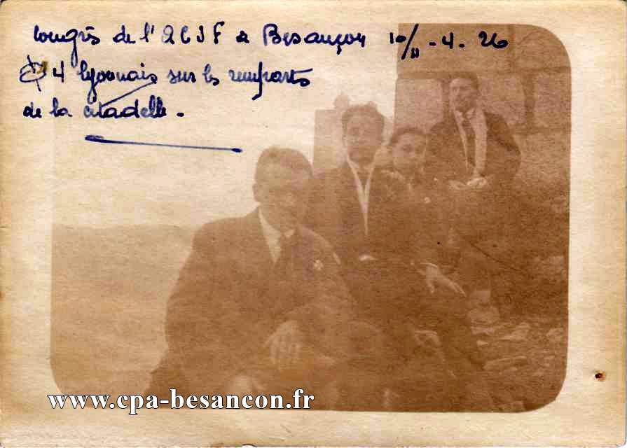 Congrès de l'ACJF à Besançon - 10/11 - 4 - 26 - 4 Lyonnais sur les remparts de la citadelle.